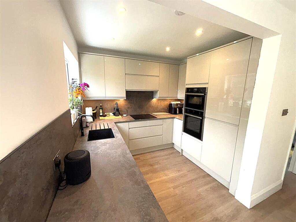 FITTED KITCHEN/DINER