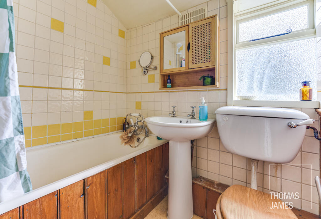 Turkey Street, bathroom