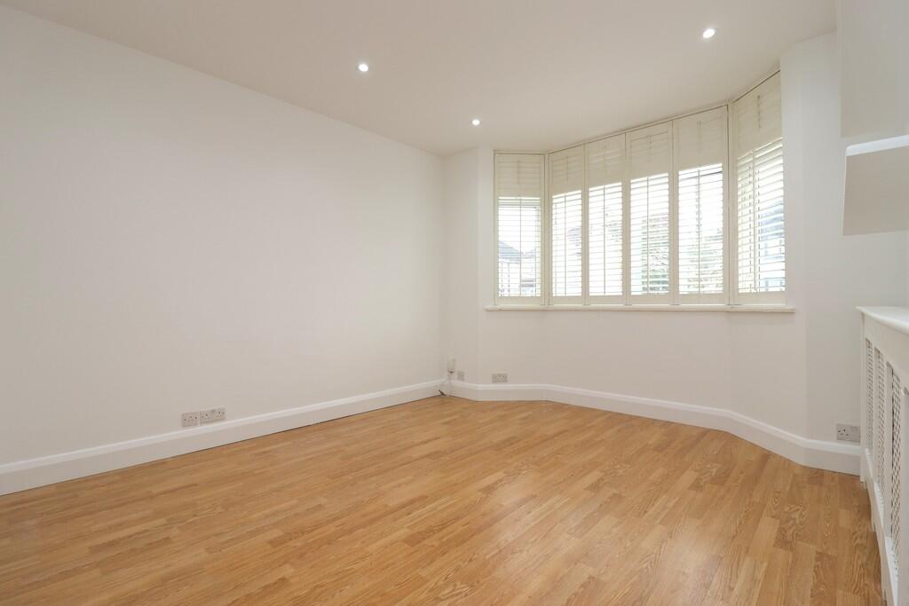 37 Kingsmead Aven...