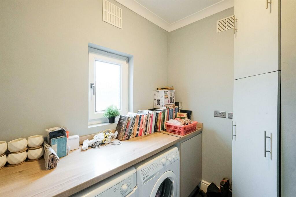 103 Chingford Avenue-16_resized.jpg