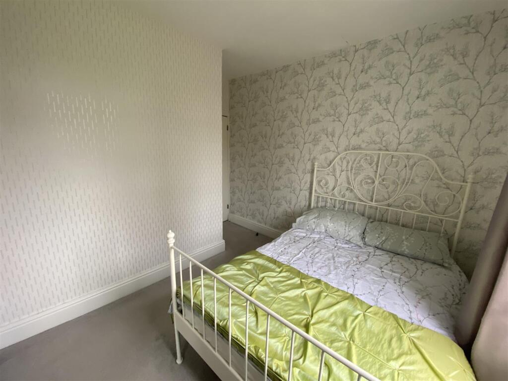 Bedroom no.2 rear double: