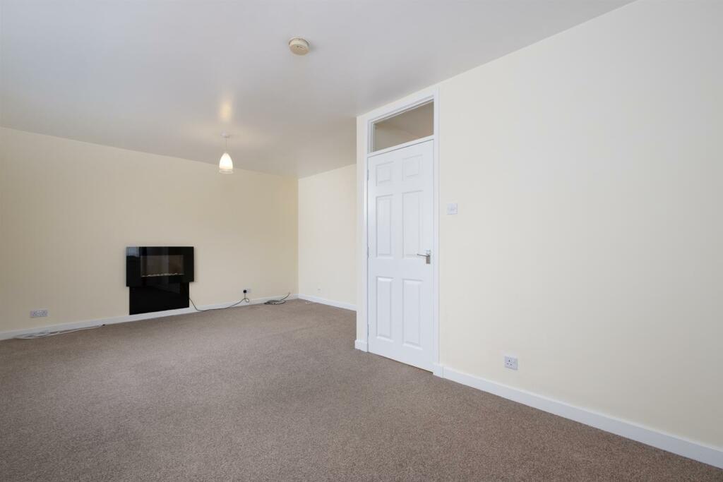 025-8 Lawhill Rd Law ML8 5JQ.jpg