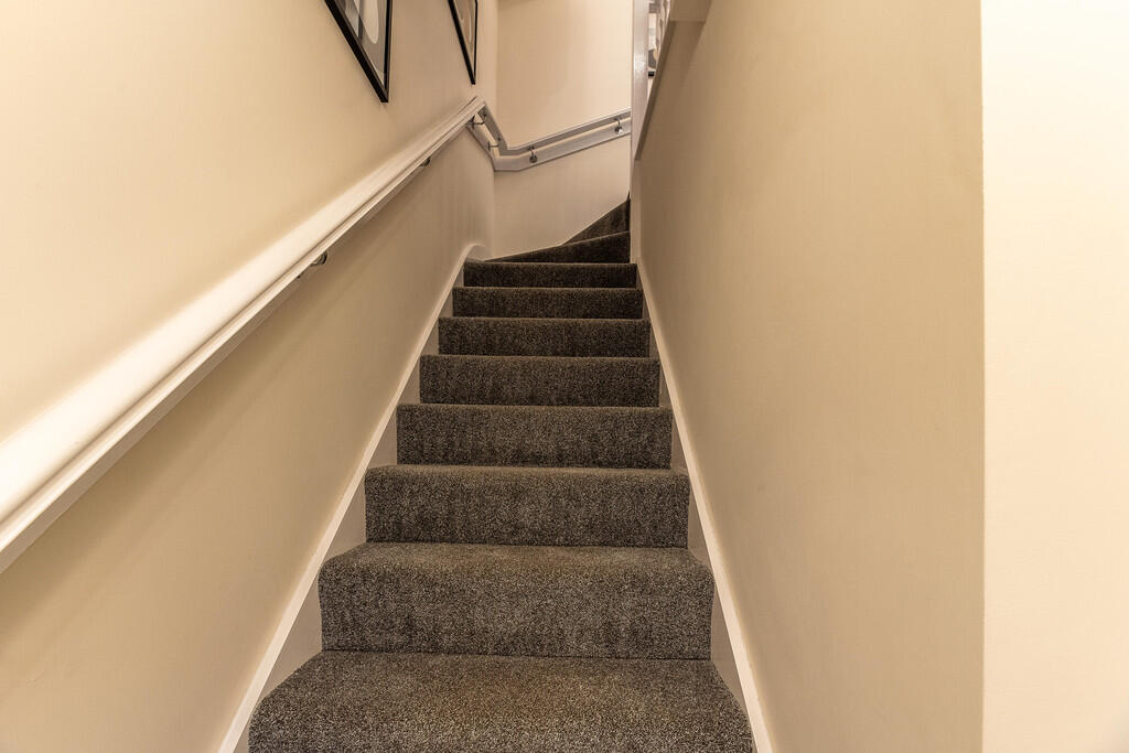 2 Chateau Mews 00...