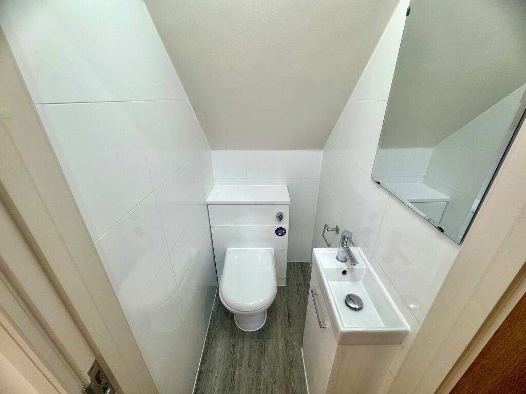 Cloakroom/wc