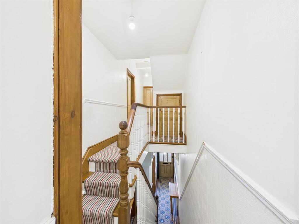 Split-Level Galleried Landing