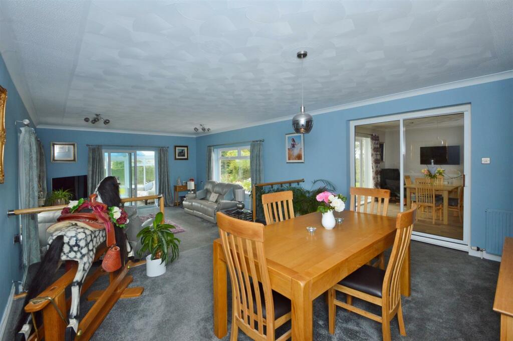 Sitting / Dining Room