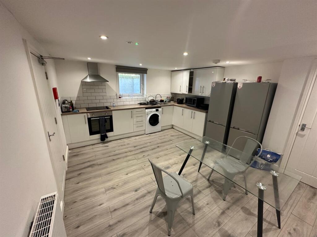 Kitchen (2).jpg