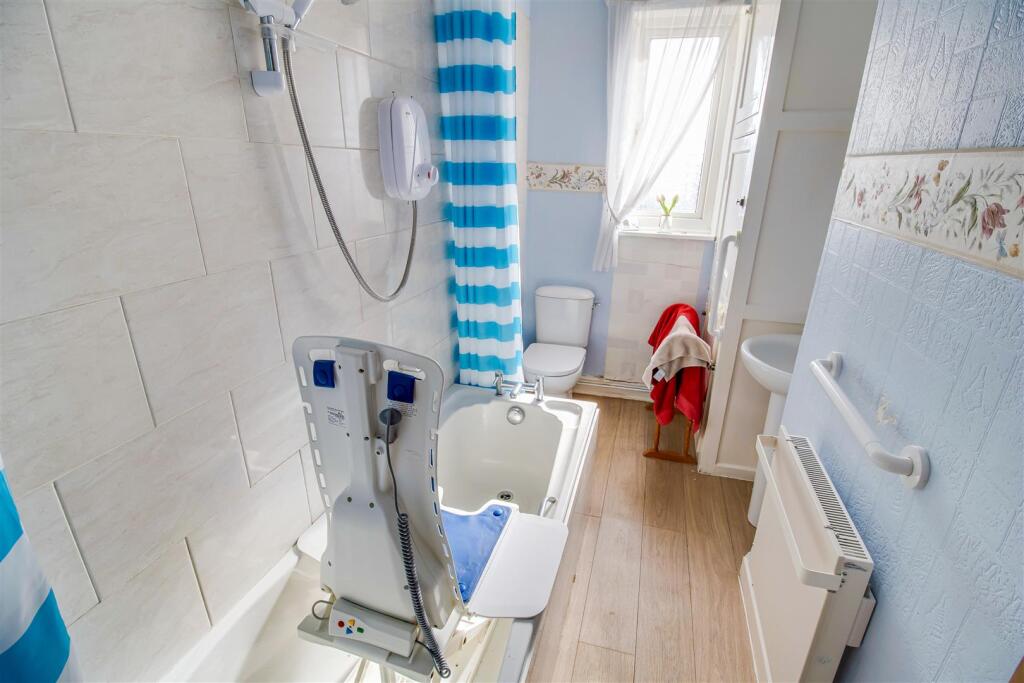 BATHROOM/W.C.