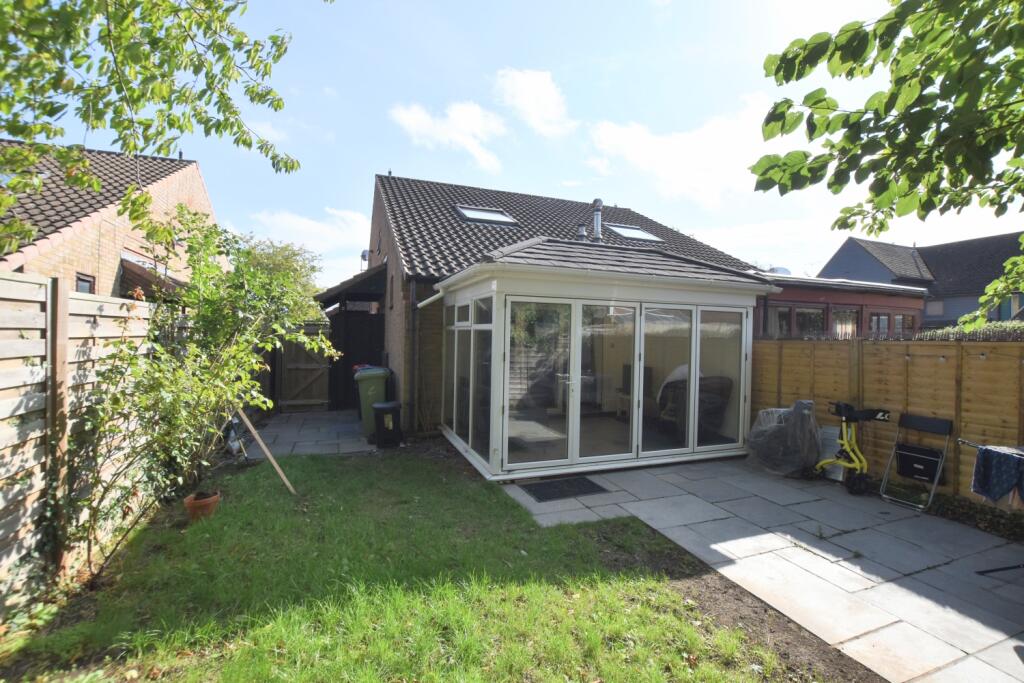 18 Cadman Square back view