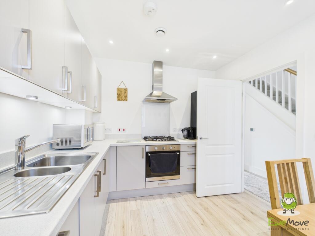 CAM03778G0-PR0186-STILL004