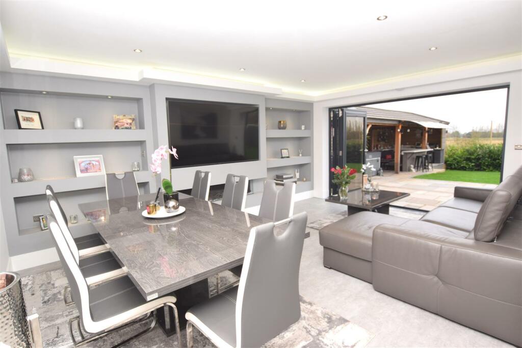 DINING AREA PHOTO