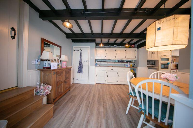 Kitchen &amp; breakfast room