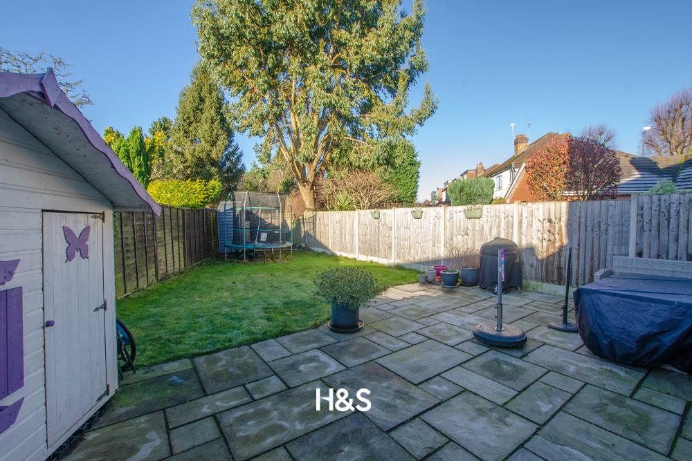 5 stanway road patio.jpg