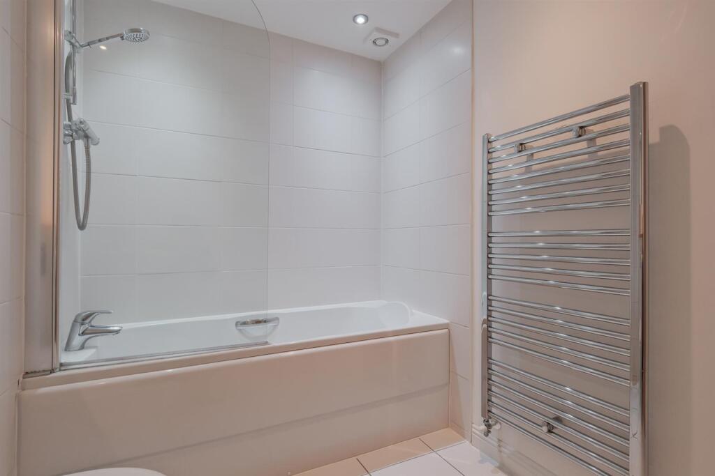 020-Flat 3, 41A, Station Road, Carluke, ML8 5AD.jp