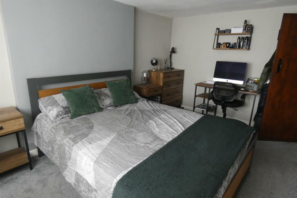 BEDROOM 2