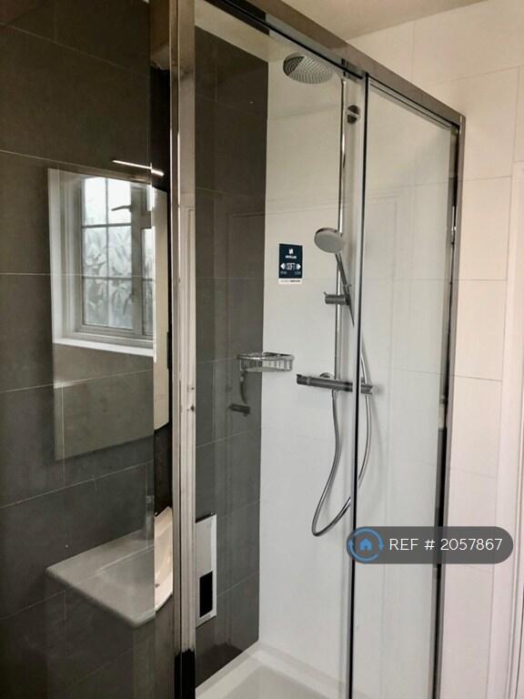 Shower Room 1 Of 5