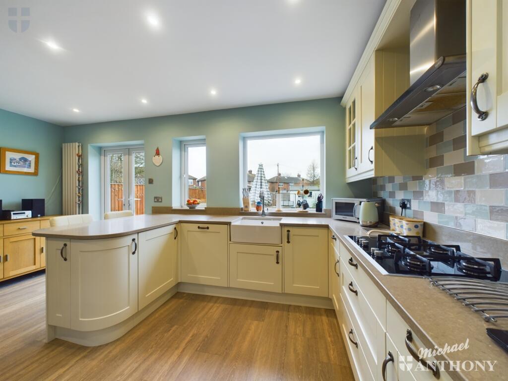 CAM03218G0-PR0513-STILL011