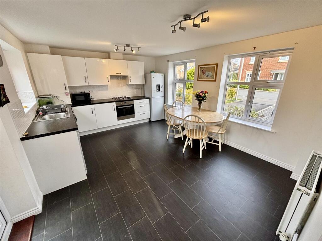Open Plan Kitchen and Dining Room