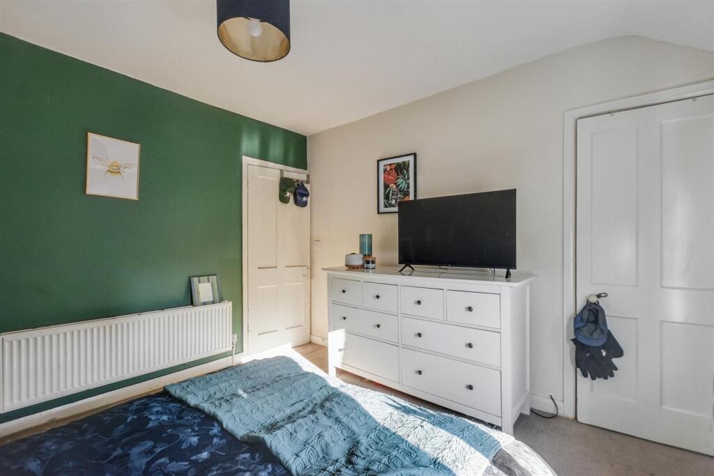 Bedroom 1_2.jpeg