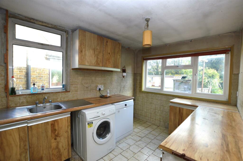 444 Hanworth Road kit.JPG