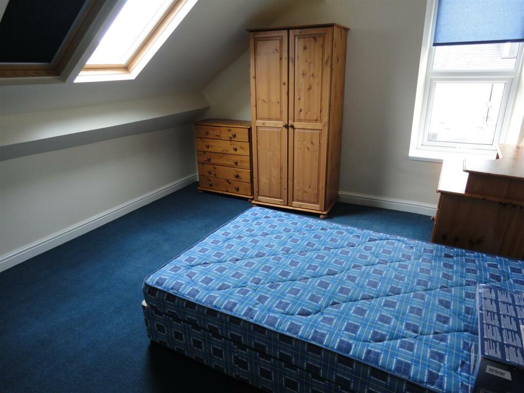 Bed 7.jpg