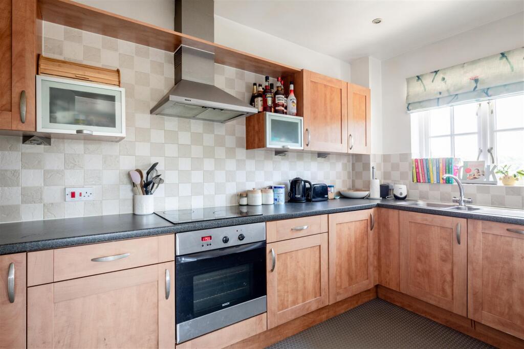 6 Whitebeam Court-5.jpg
