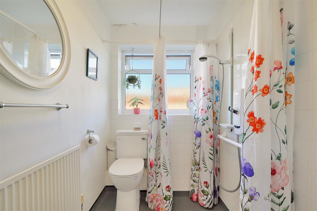 2 Well Close - iPUjyv5xynRMugGp8hfp.jpg