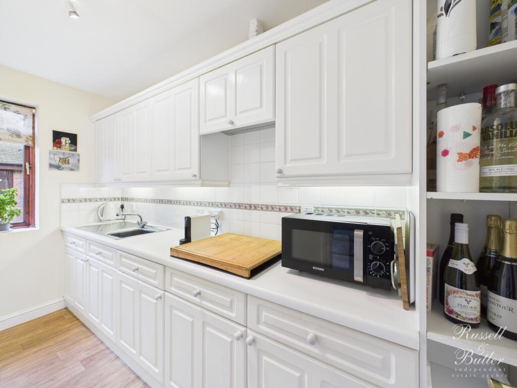 CAM01995G0-PR0385-STILL011