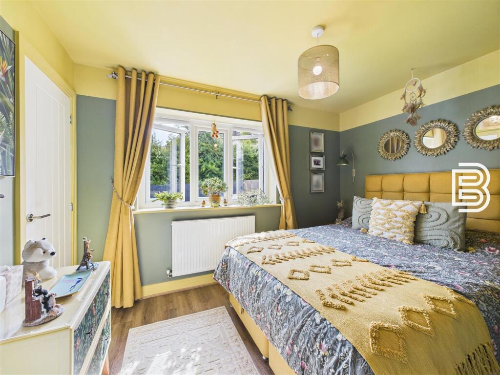 Bedroom 1 (2).jpg