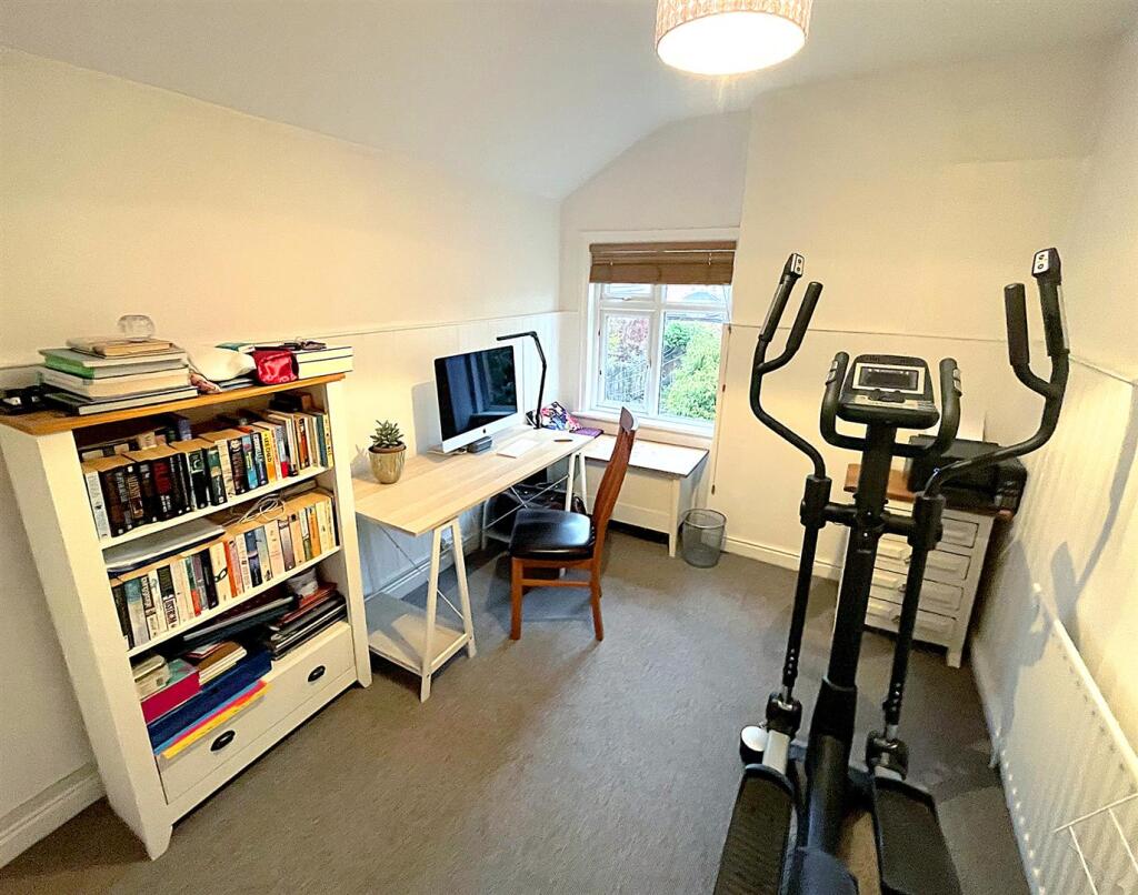 27 Cambridge St_bedroom_01.jpg