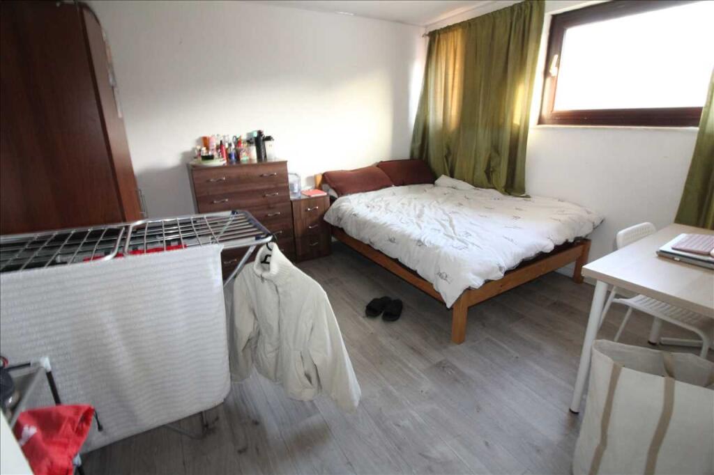 ROOM FIVE
