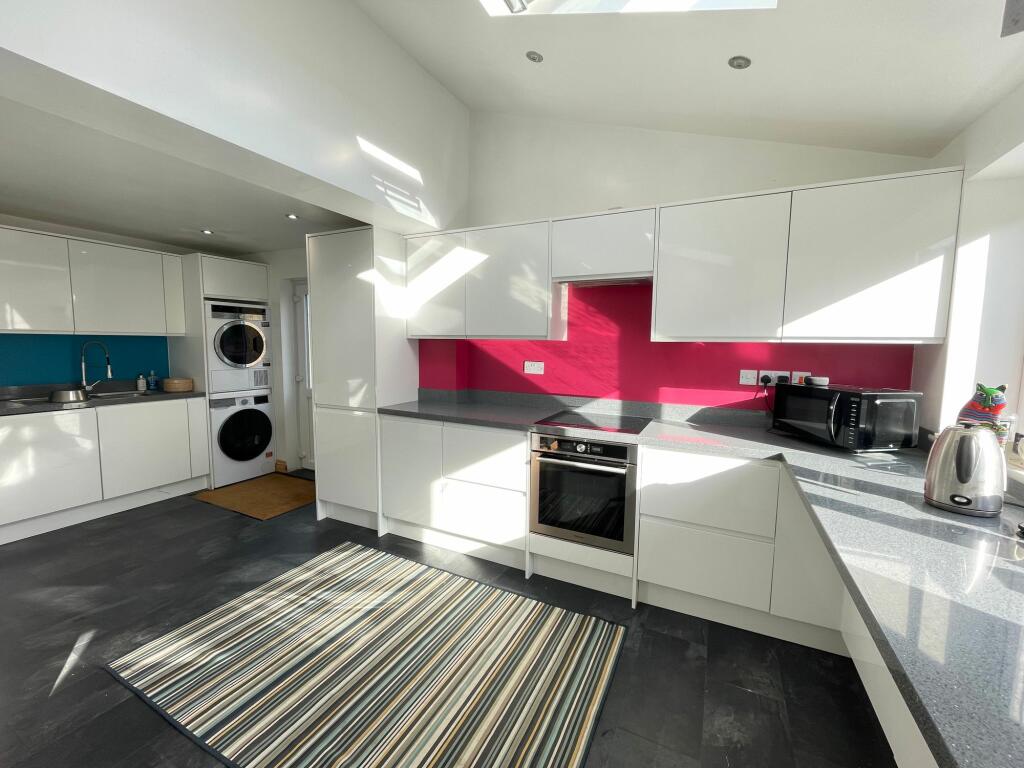 LIVING/DINING KITCHEN