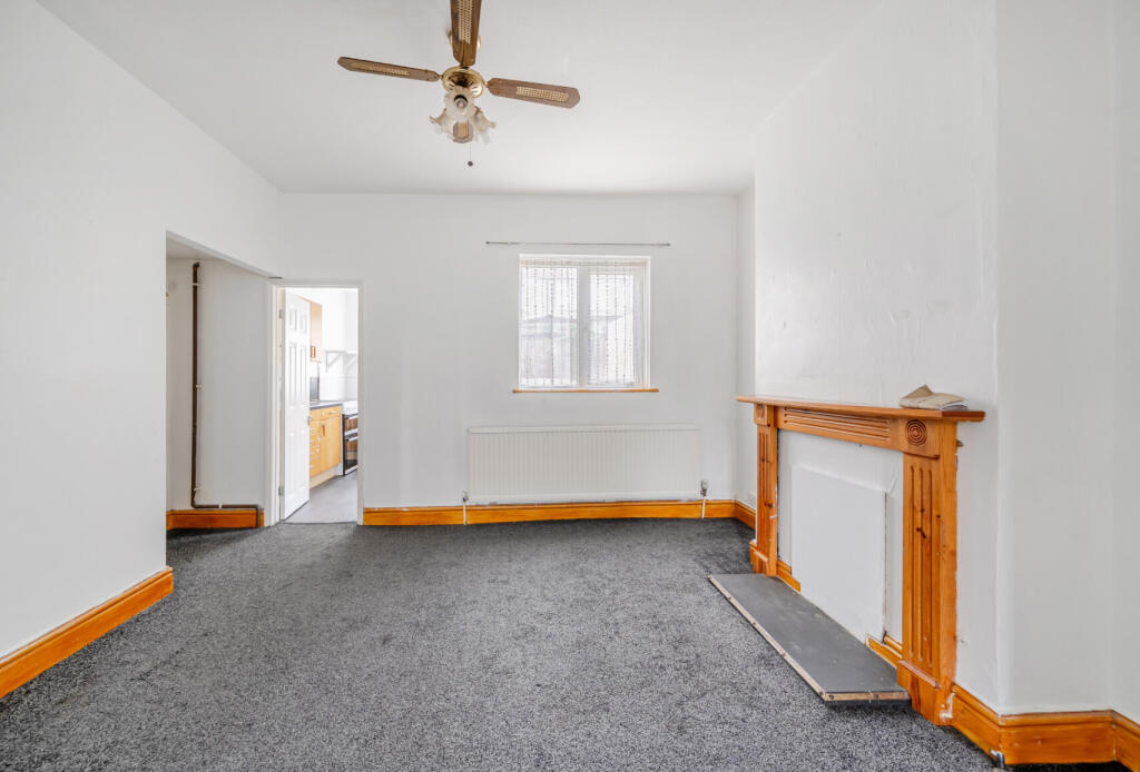 1371152-8-68f24cf...