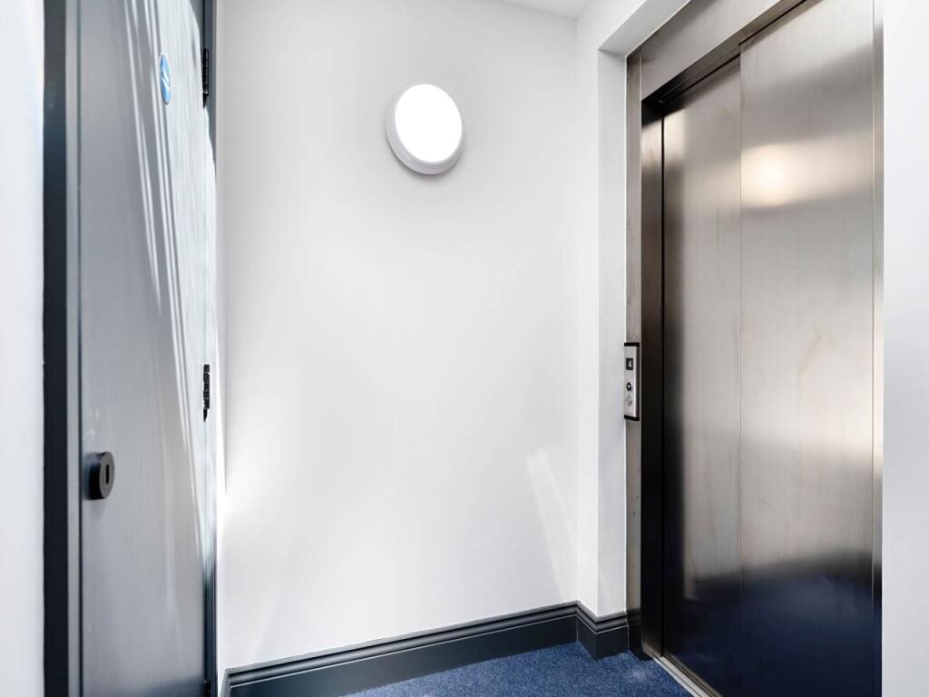 flat 11 lift