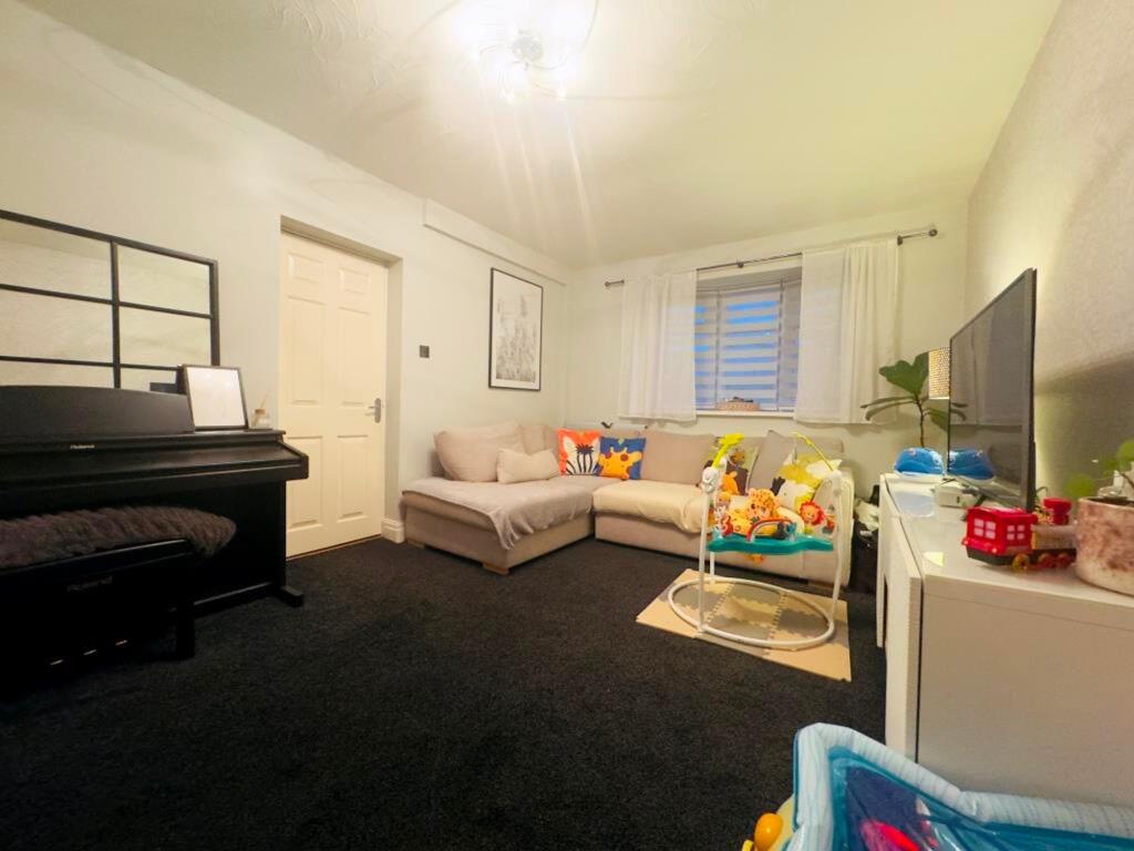 2nd Lounge/Family room