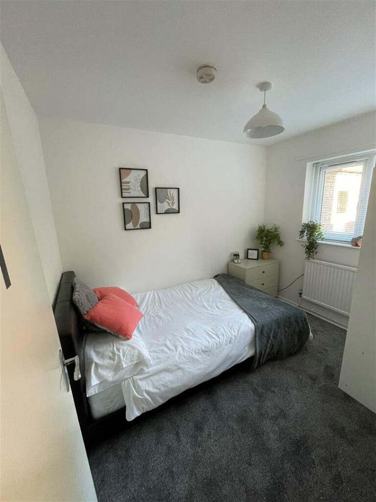 bed 1.jpg