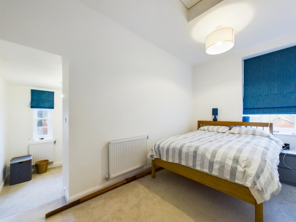 CAM03624G0-PR0103-STILL018