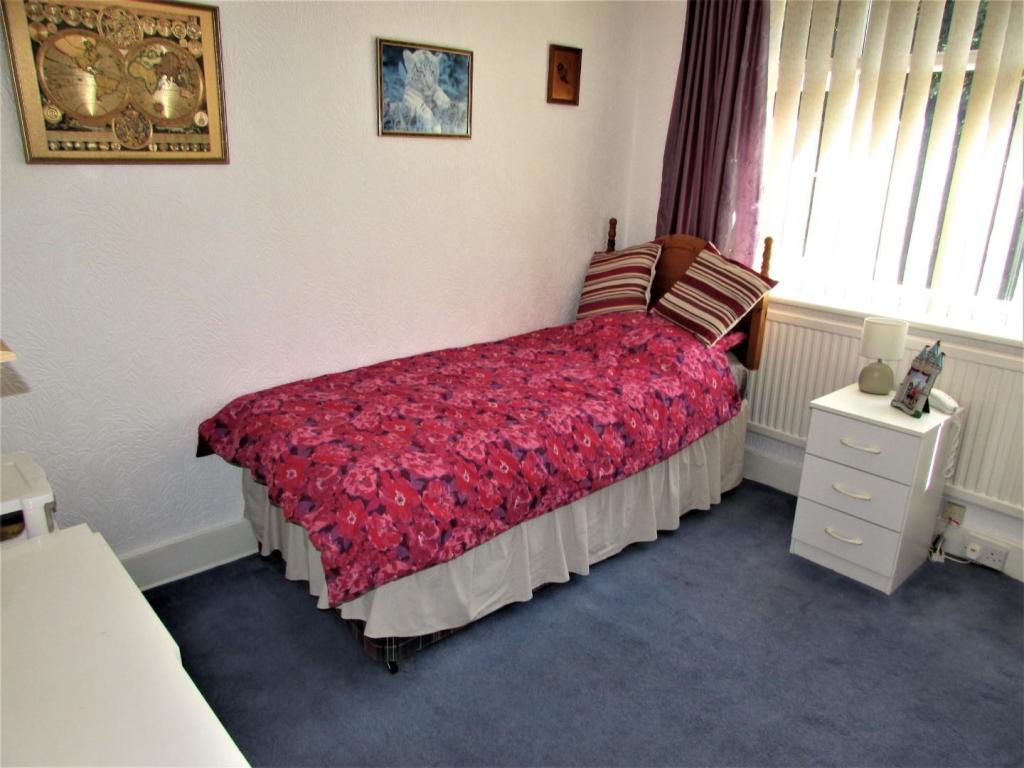 PeeblesDv7bed2.JPG