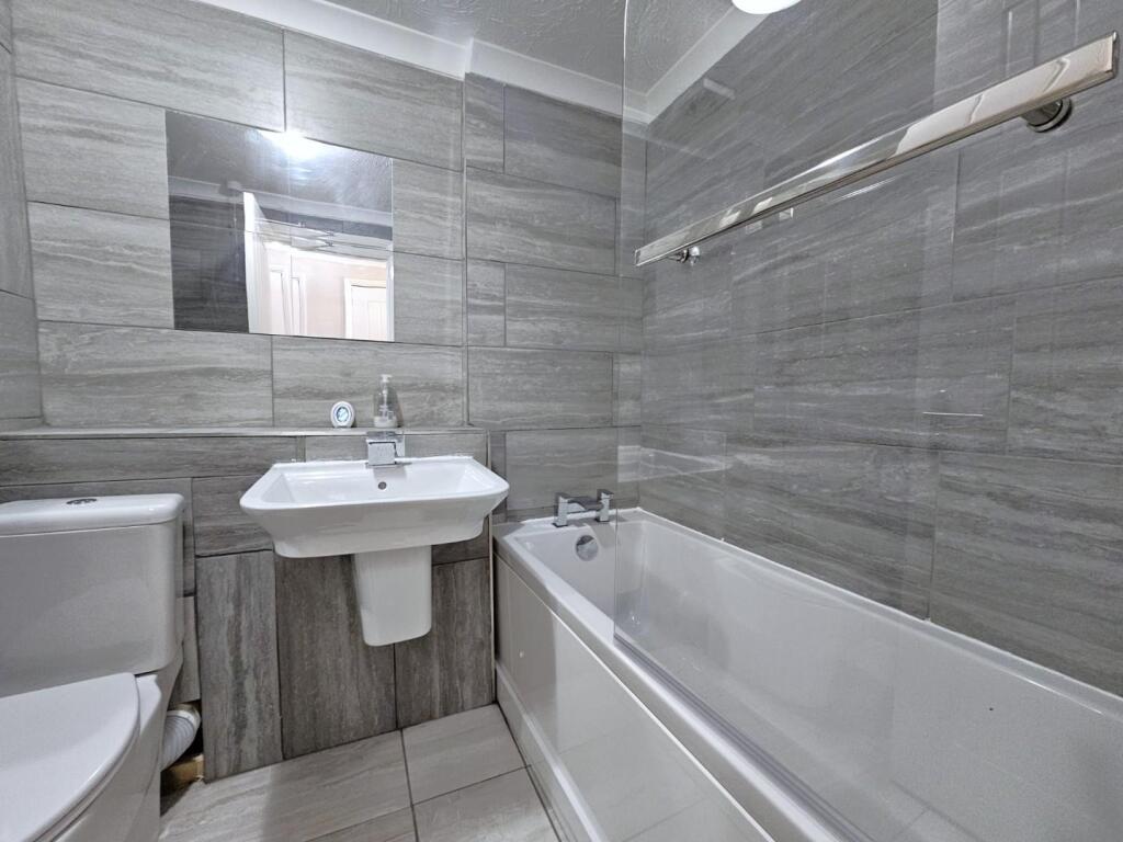 Bathroom 1.jpg