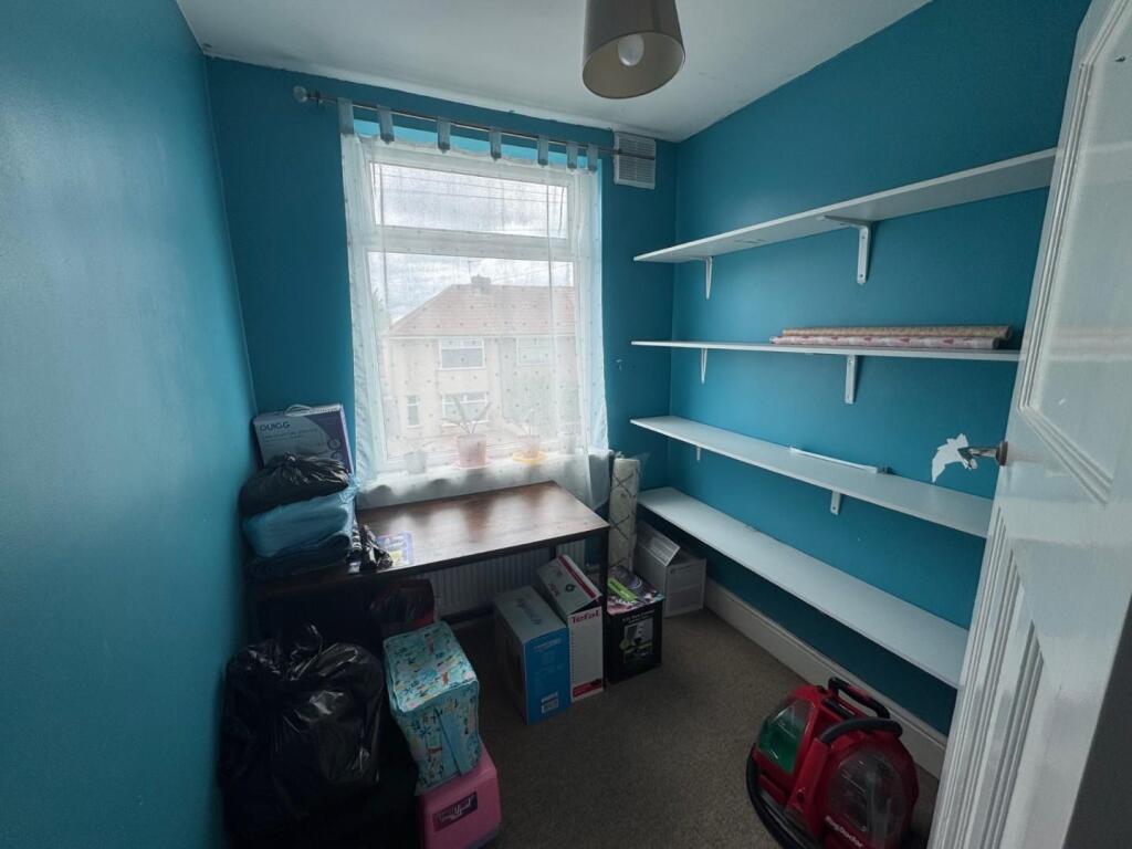 small bedroom.jpg