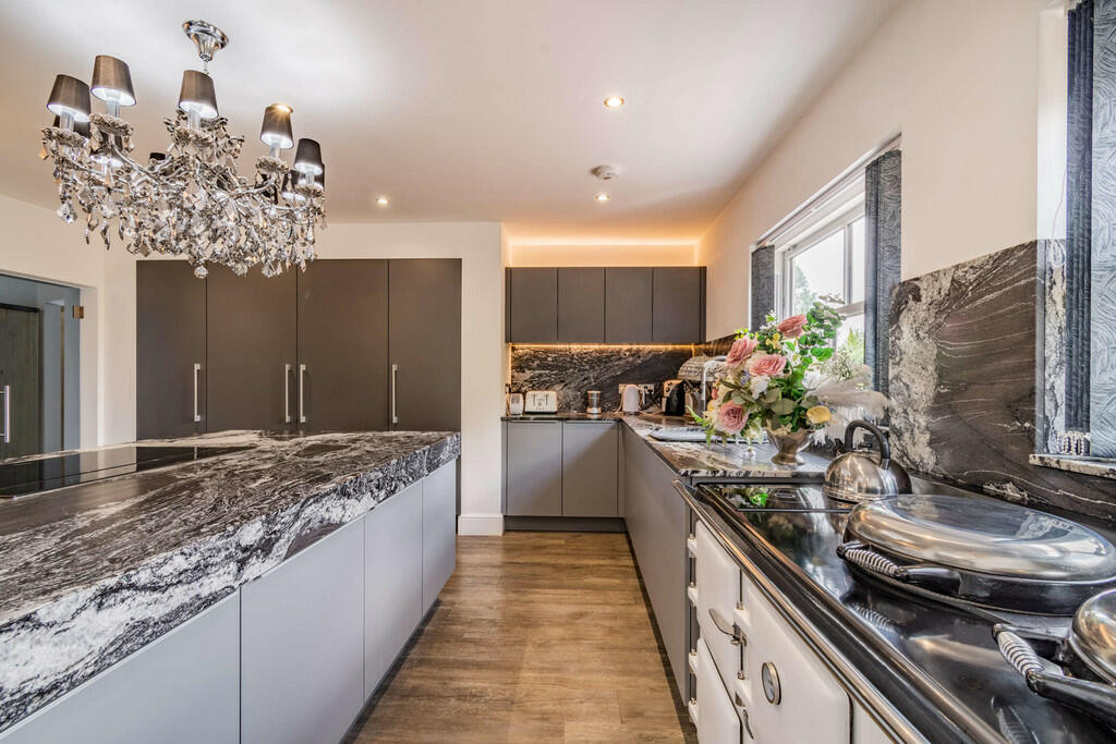 8479735-interior0...