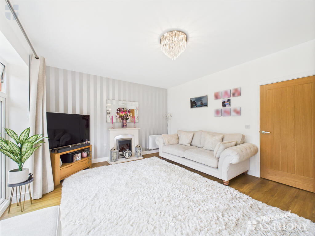 CAM03218G0-PR0655-STILL010