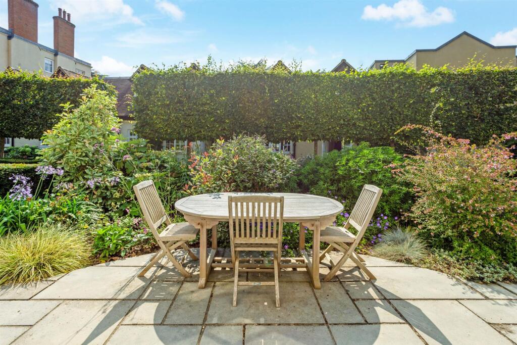 76950_3 The Courtyard Moor Park (29)_low.jpg