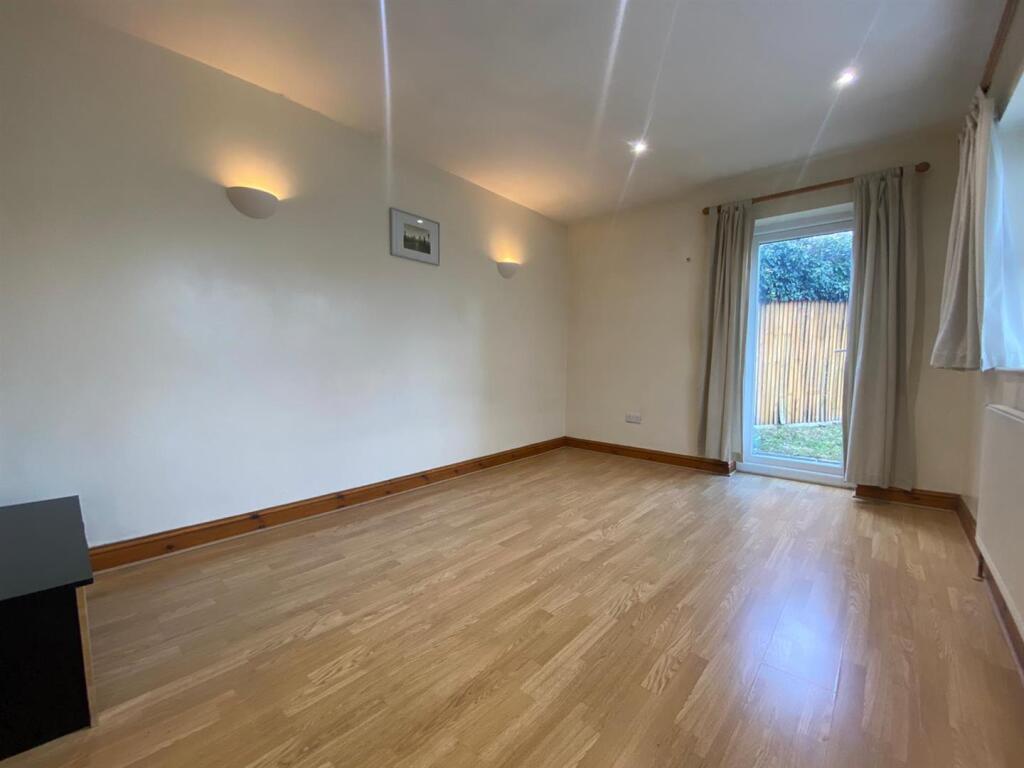 New Road Lounge