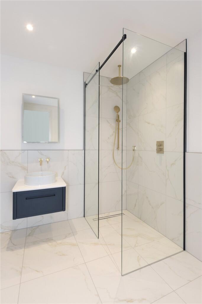 En Suite Shower Room