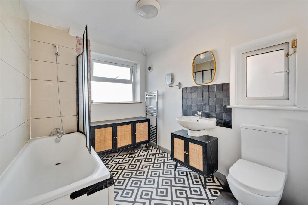 Daniels_Norbreck Gardens, Hanger Lane, NW10_001 - 