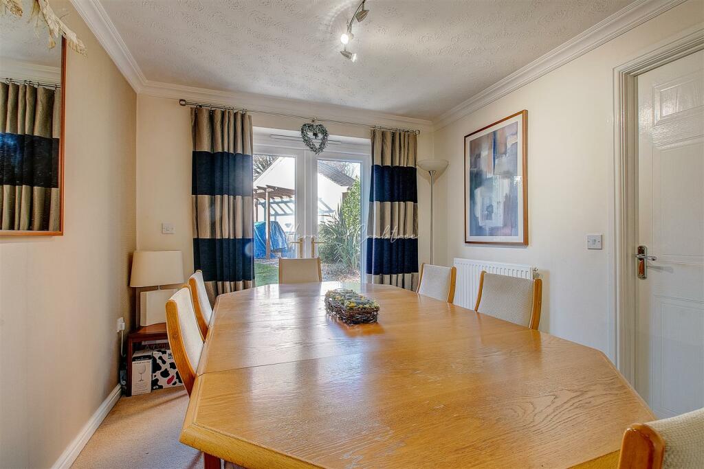 Ragnall Close, Thornhill, HernCrabtree (31).jpg