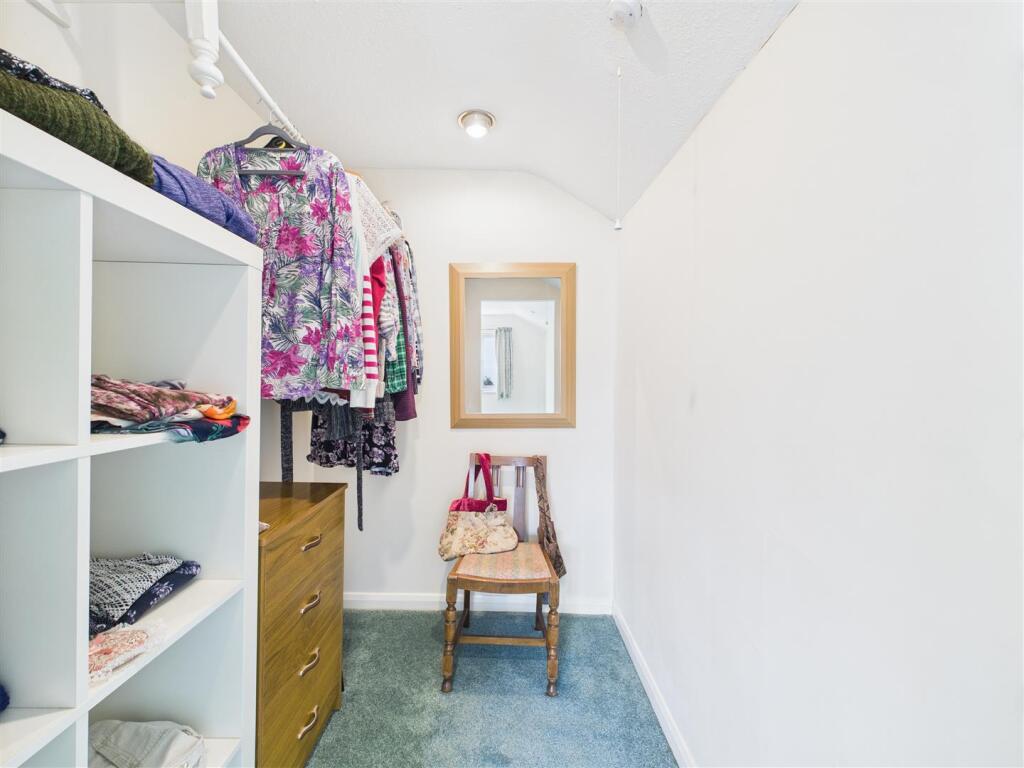 WALK-IN WARDROBE