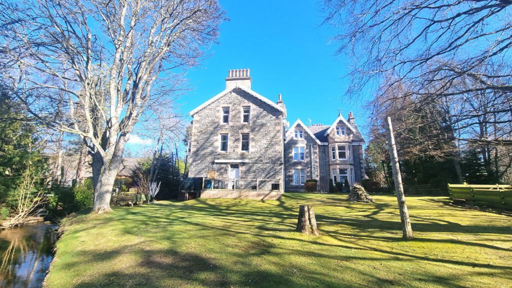 Communal Garden Grounds 