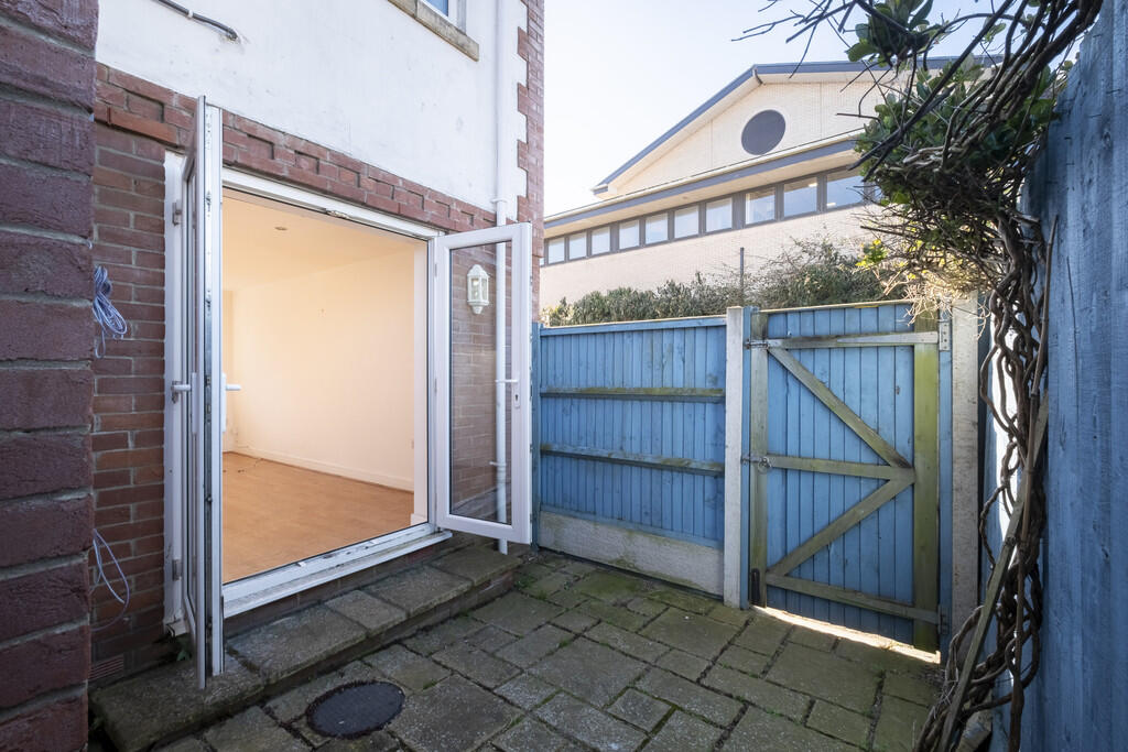 West facing court...